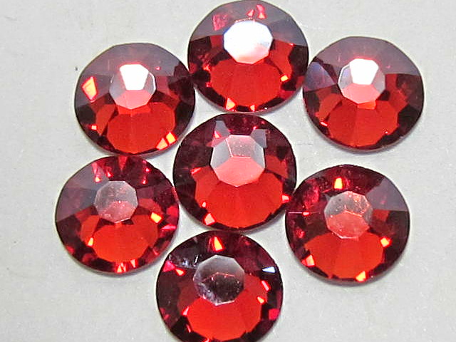 72 pcs. 20ss RED VELVET MYSTIQUE (maxima) FLATBACK PRECIOSA Rhinestones